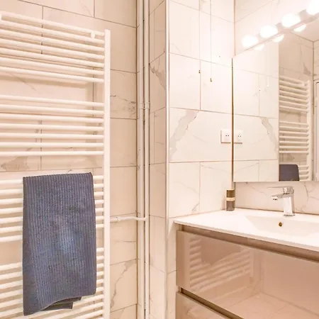 Apartment Urban Chic Cathedral View - Parking, Tram, 8 Min Center *